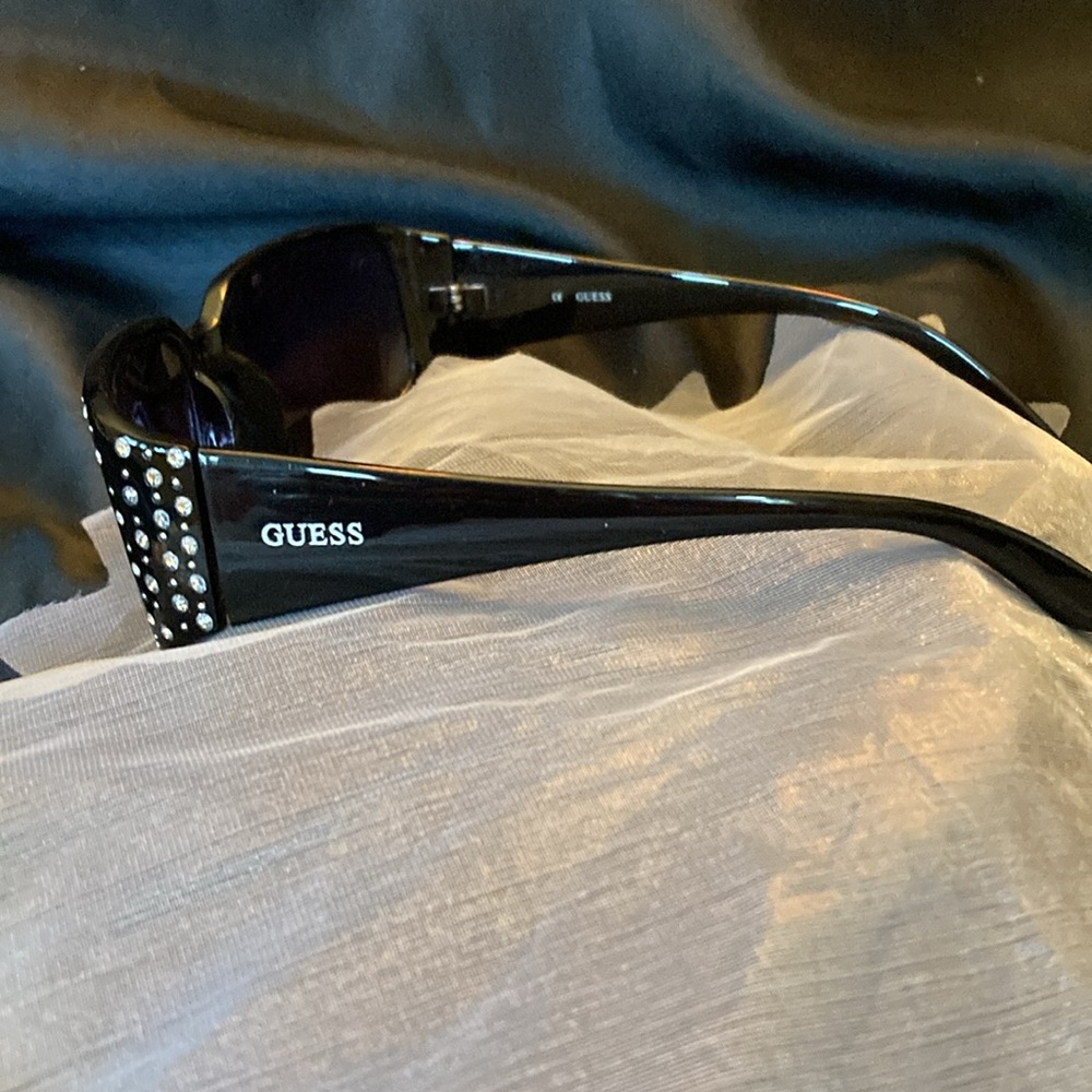 Guess Sunglasses with Crystal embellishment - Picture 3 of 5